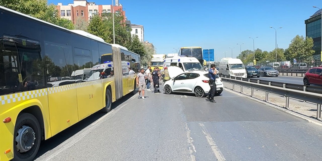 Otomobil otobüse çarptı: Sürücü yaralandı