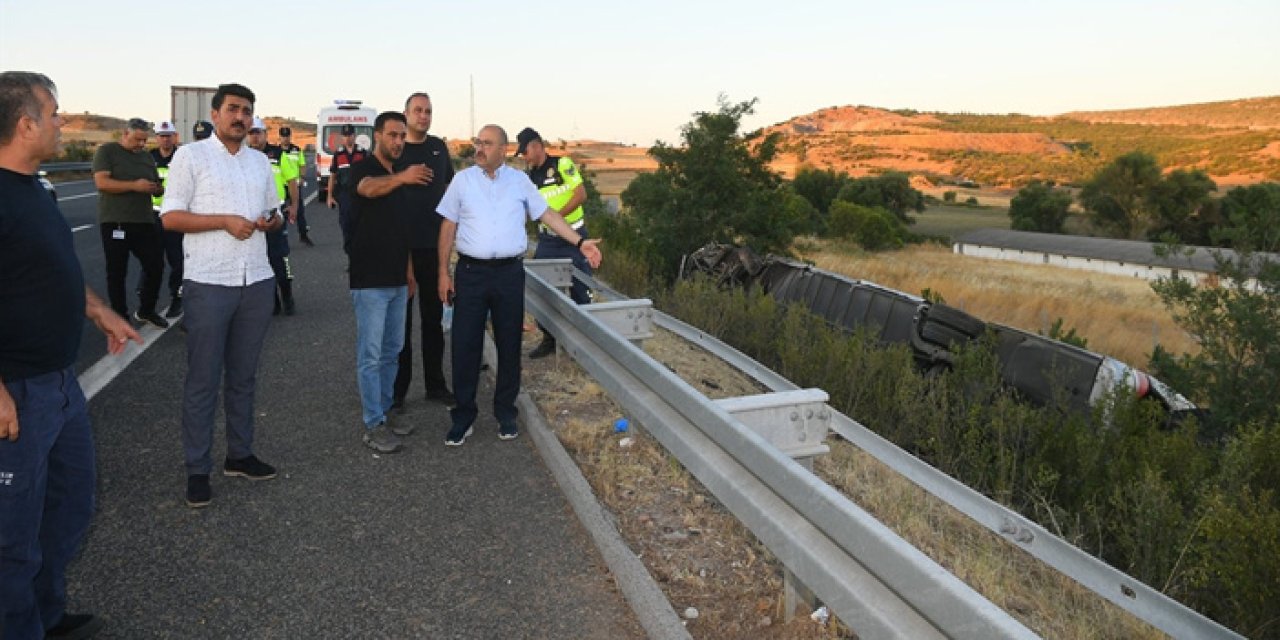Balıkesir'de Yolcu Otobüsü Şarampole Devrildi: 27 Yaralı