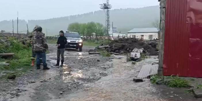Ardahan’da sağanak sele yol açtı: Evleri su bastı