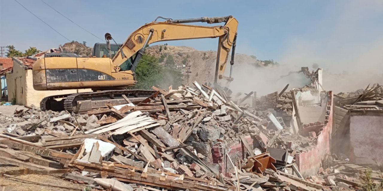Metruk yapılar bir bir yıkılıyor: Altındağ’da dönüşüm başladı