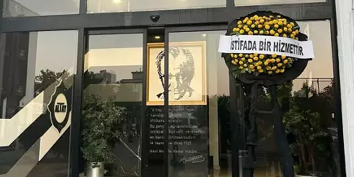 Altay taraftarından siyah çelenkli protesto