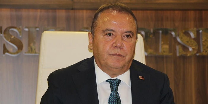 Muhittin Böcek hastaneye kaldırıldı, sağlık durumu takip ediliyor