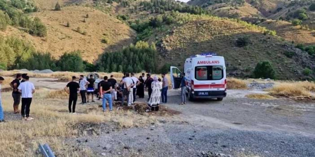 Elazığ’da Virajı Alamayan Otomobil Şarampole Uçtu: 5 Yaralı
