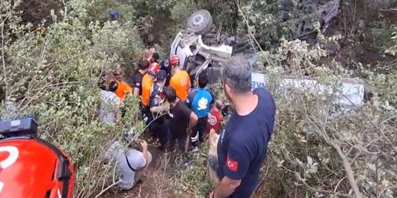 Su tankeri yamaçtan düştü; 1 ölü, 2 yaralı