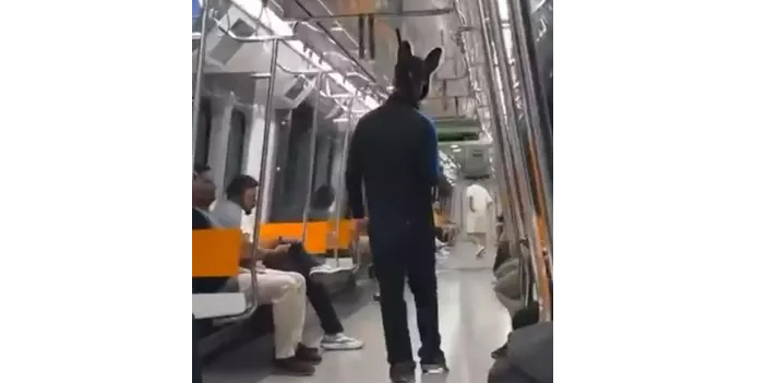 Sarıyer metrosunda elinde tüfek olan tavşan kostümlü çocuk gözaltına alındı