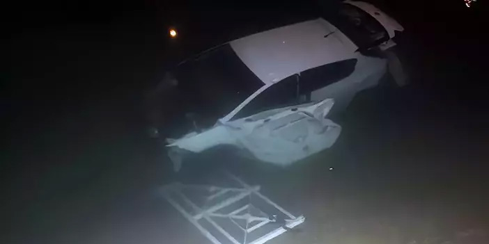 Adana’da otomobil sulama kanalına uçtu: 3 kişi yaralandı