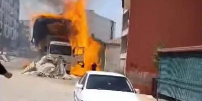 Yozgat’ta kuru otlar elektrik kıvılcımından yandı