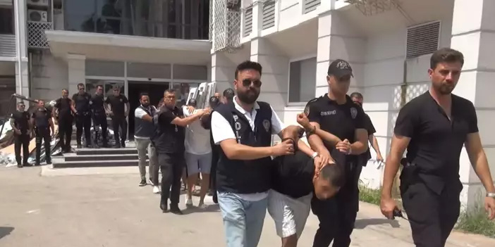 Mersin’de anne-kız cinayetine 4 gözaltı: Şüpheli yurt dışına kaçmaya çalışıyordu