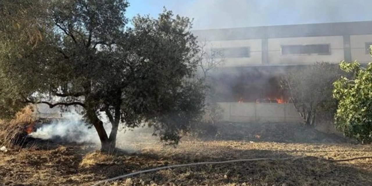 İzmir Kemalpaşa’da Kamyonet Alev Aldı, Yangın Fabrikaya Sıçradı