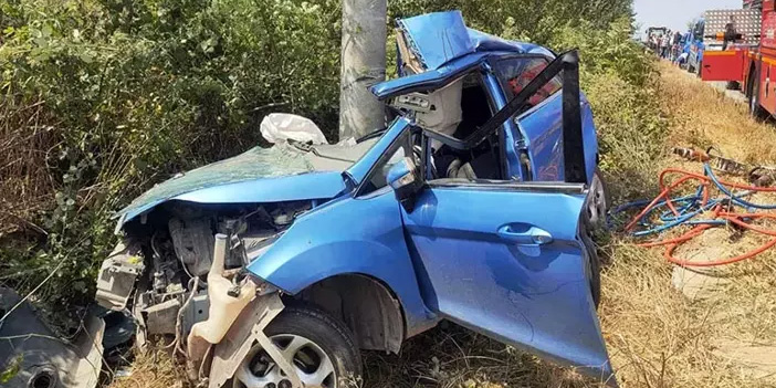 Sakarya’da feci kaza: Direğe çarpan otomobilde 2 kardeş hayatını kaybetti