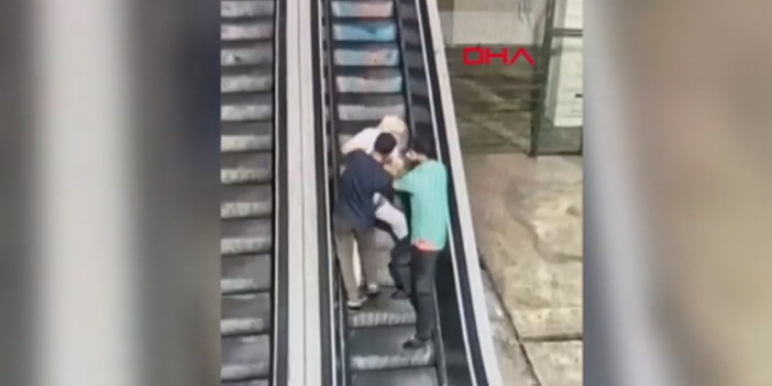 Taksim'de 67 yaşındaki adam boğazı sıkılarak gasbedildi: O anlar kamerada