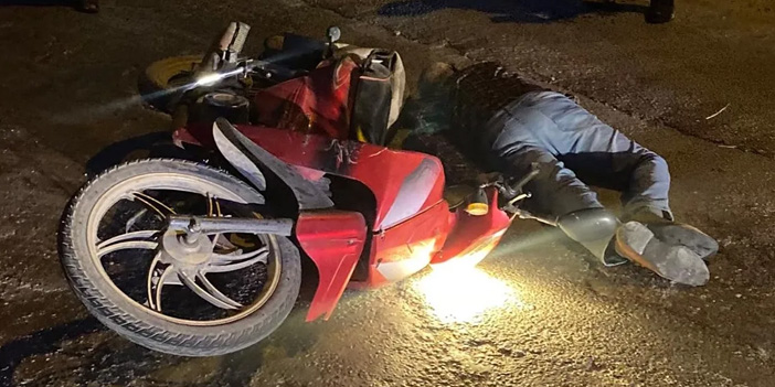Manisa’da Kaza: Yaşlı Sürücü Park Halindeki Motosiklete Çarptı, Durumu Kritik