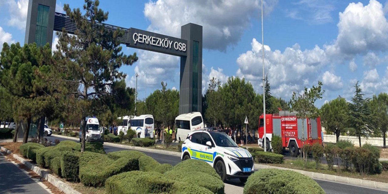 Tekirdağ’da Servis Midibüsü OSB Tabelasına Çarptı: 19 Kişi Yaralandı