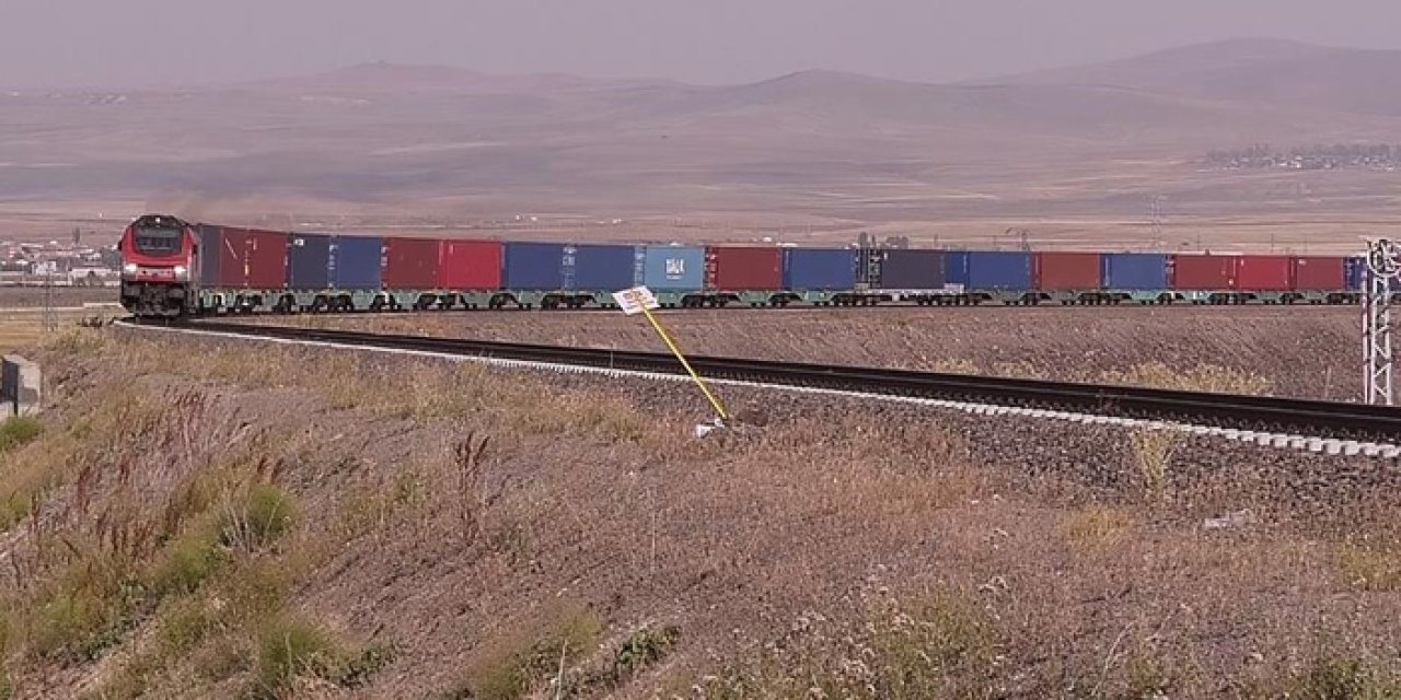 Bakü-Tiflis-Kars Demiryolu’nda 7 ayda 250 bin ton yük taşındı