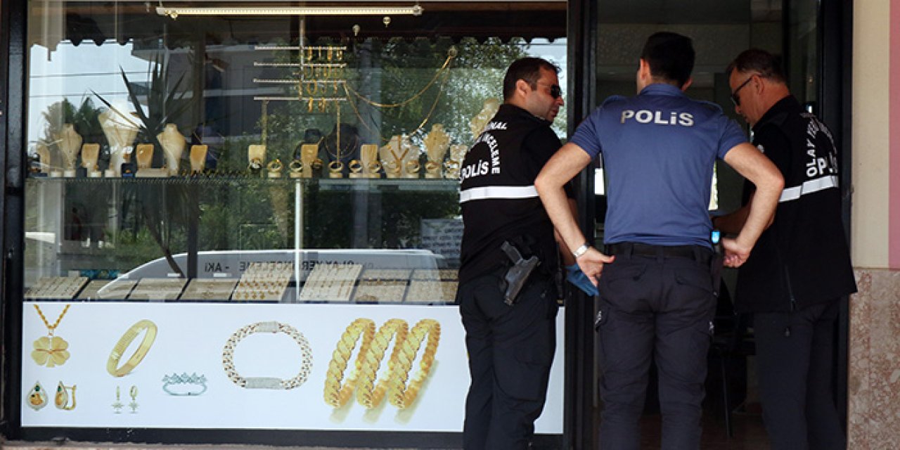 Antalya'da kuyumcu soygunu: 750 bin TL değerinde bilezik çaldı!
