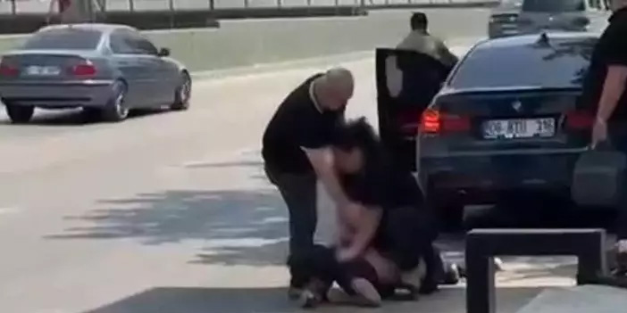 Eski kocasını yolda darbetti