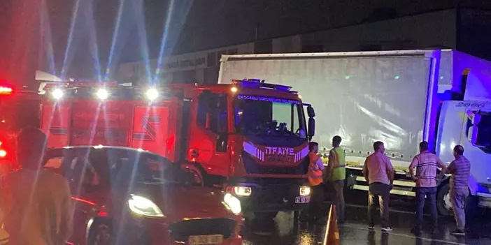 Kocaeli'de zincirleme kaza: 19 yaşındaki kamyonet şoförü hayatını kaybetti