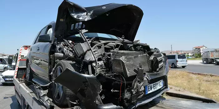 Aksaray’da üç aracın çarpıştığı kavşak kazasında 2’si çocuk 5 kişi yaralandı