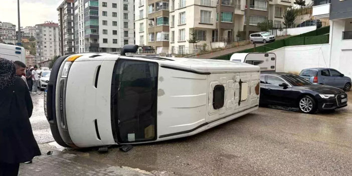 Ankara'da minibüs devrildi: Sürücü hafif yaralı