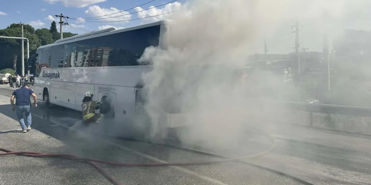 Manisa’da Yolcu Otobüsünde Motor Yangını Paniği