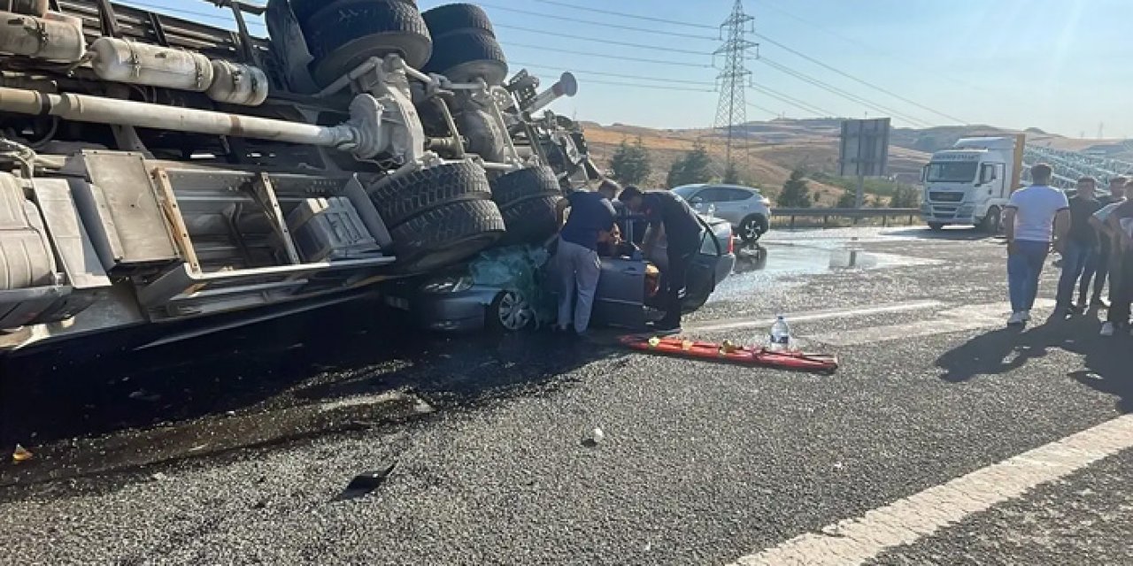 Ankara Etimesgut’ta İş Mikseri Devrildi, Otomobile Çarptı: 6 Kişi Yaralandı