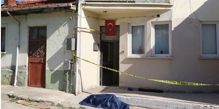 Eskişehir'de şüpheli ölüm: 69 yaşındaki adam evinin önünde ölü bulundu