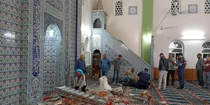 Cami  duvarı göçtü: 1 kişi hayatını kaybetti