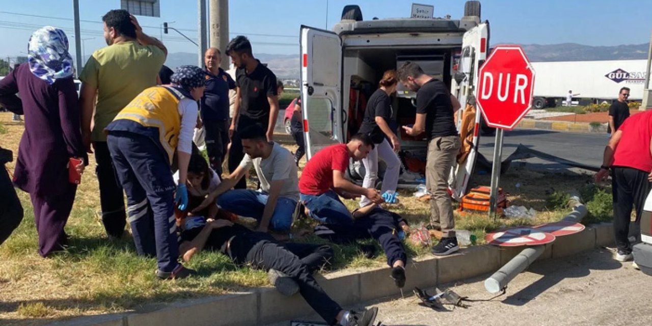 Manisa’da Feci Kaza: Ambulans Otomobile Çarptı, 7 Yaralı