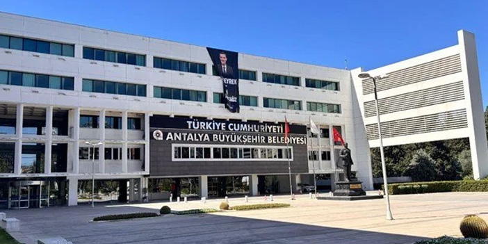 Antalya Büyğükşehir Belediyesi'ne operasyon: 17 gözaltı