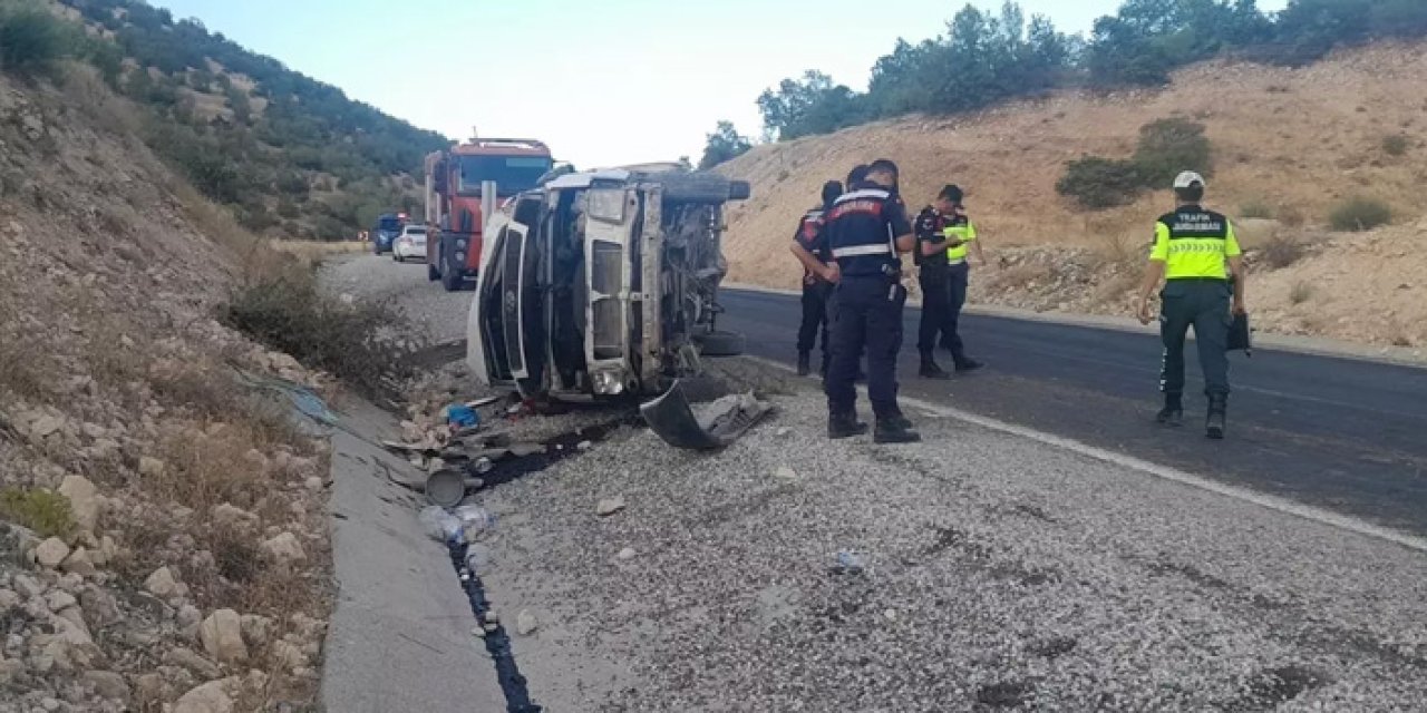 Tarım işçilerini taşıyan minibüs devrildi: 19 yaralı