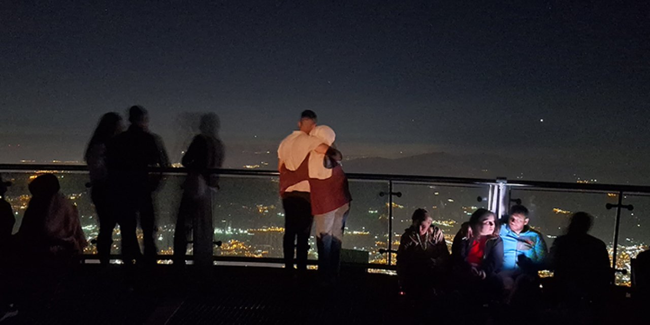 Bursa’da gece gökyüzü şöleni: Perseid meteor yağmuru büyüledi