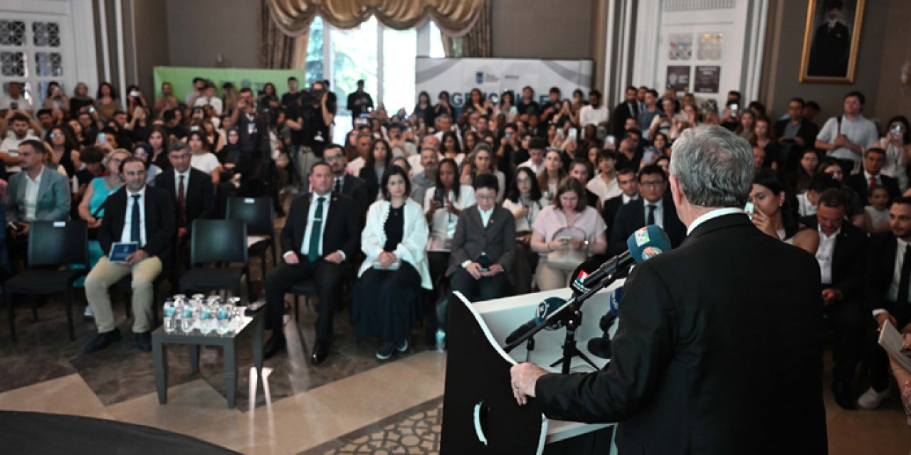 Mansur Yavaş, 12 Ağustos Uluslararası Gençlik Günü etkinliğinde gençlerle buluştu