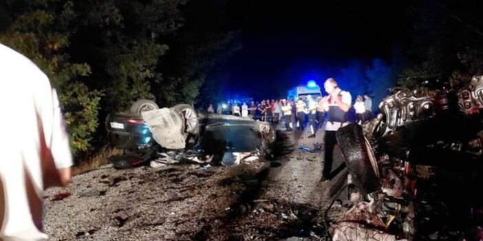 Çanakkale'de feci kaza: 6 kişi hayatını kaybetti