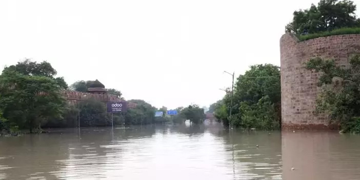 Hindistan'da sel felaketi: 17 ölü, 75 yaralı