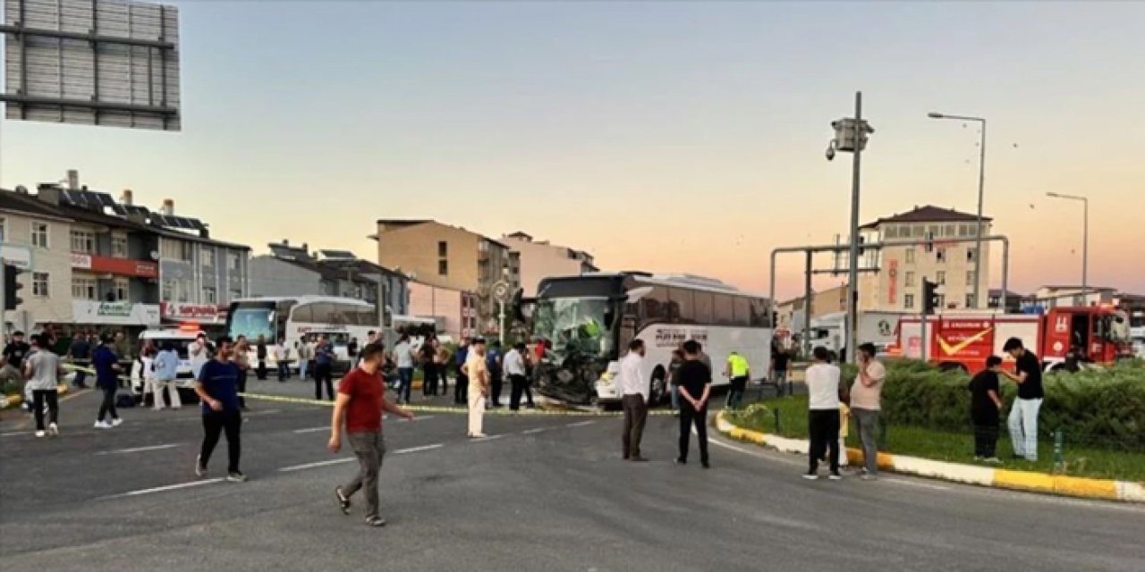 Erzurum’da otobüs ile traktör çarpıştı: 8 yaralı