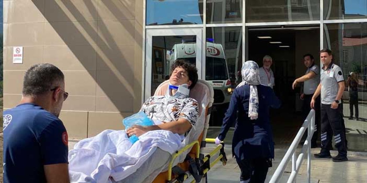 Erzincan'da iki otomobil çarpıştı: 1 çocuk 3 ölü, 6 yaralı