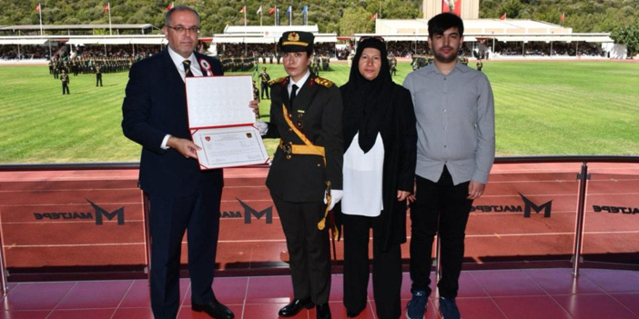 Ömer Halisdemir’in kızı Elif Nur, teğmenlik diplomasını aldı