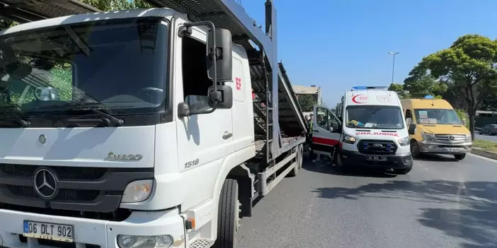 Avcılar’da motosiklet çekiciye çarptı: 2 yaralı