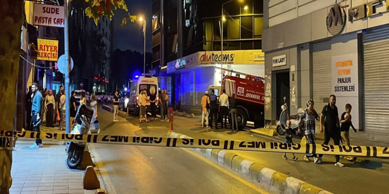 Kağıthane’de İş Merkezinin Çatısında Korkutan Yangın