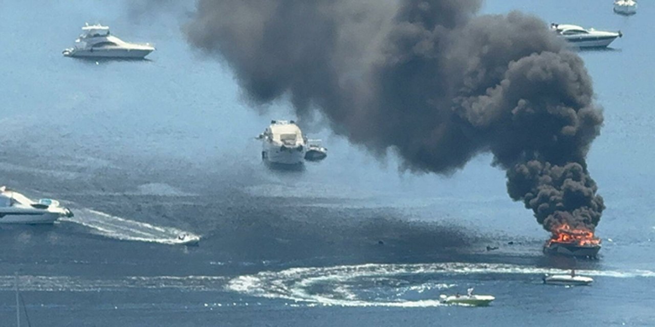 Bodrum Koyu’nda tekne alev alev yandı