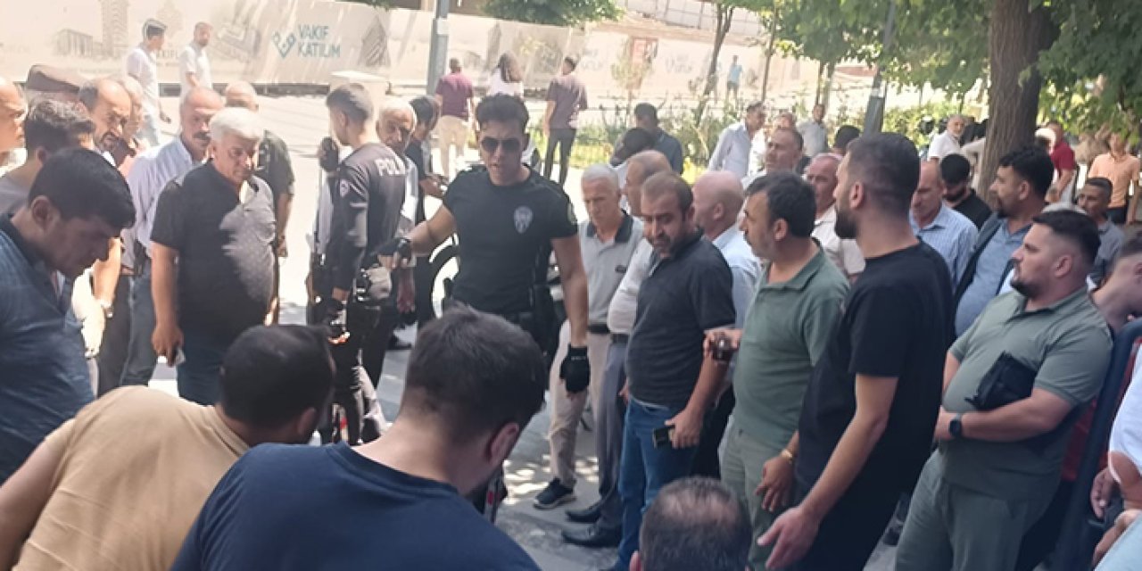 Siirt’te cadde ortasında bıçaklı saldırı