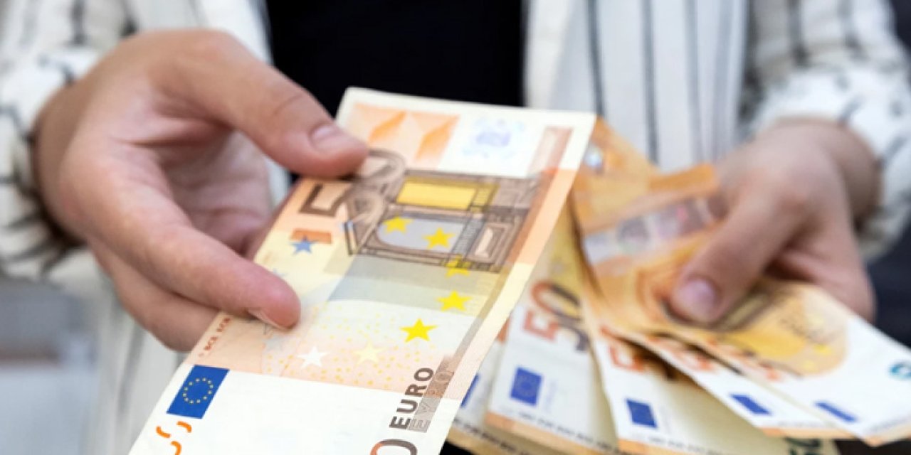 Euro bölgesi Haziran’da 7 milyar euro fazla verdi