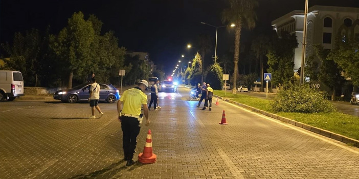 İzmir'de Korkunç Kaza: Yolun karşısına geçen çocuğa otomobil çarptı
