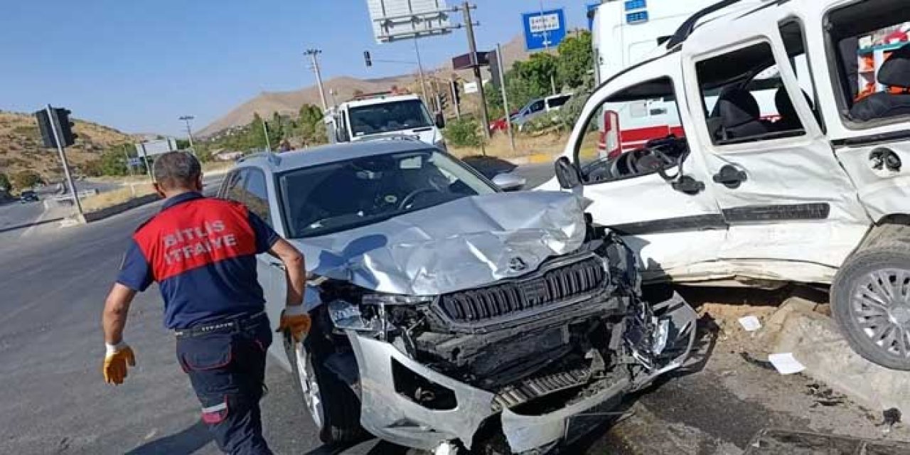 Bitlis'te Trafik Kazası: 7 Yaralı