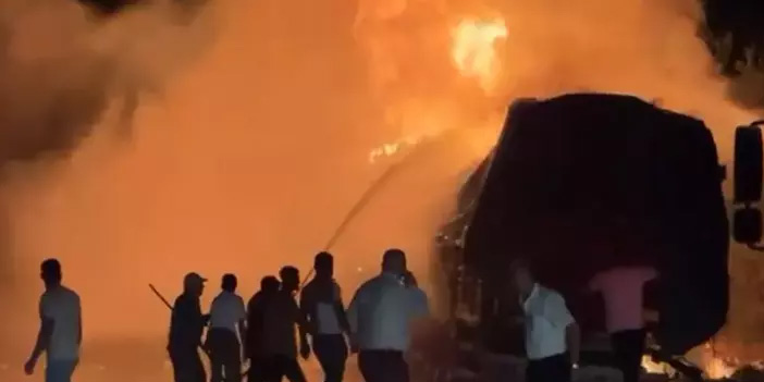 Çorum’da çöp yüklü TIR'ın dorsesi alev alev yandı