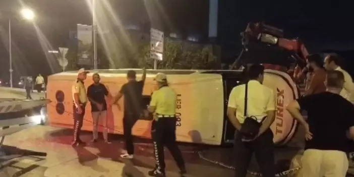 Sultanbeyli’de minibüs devrildi: 10 yaralı