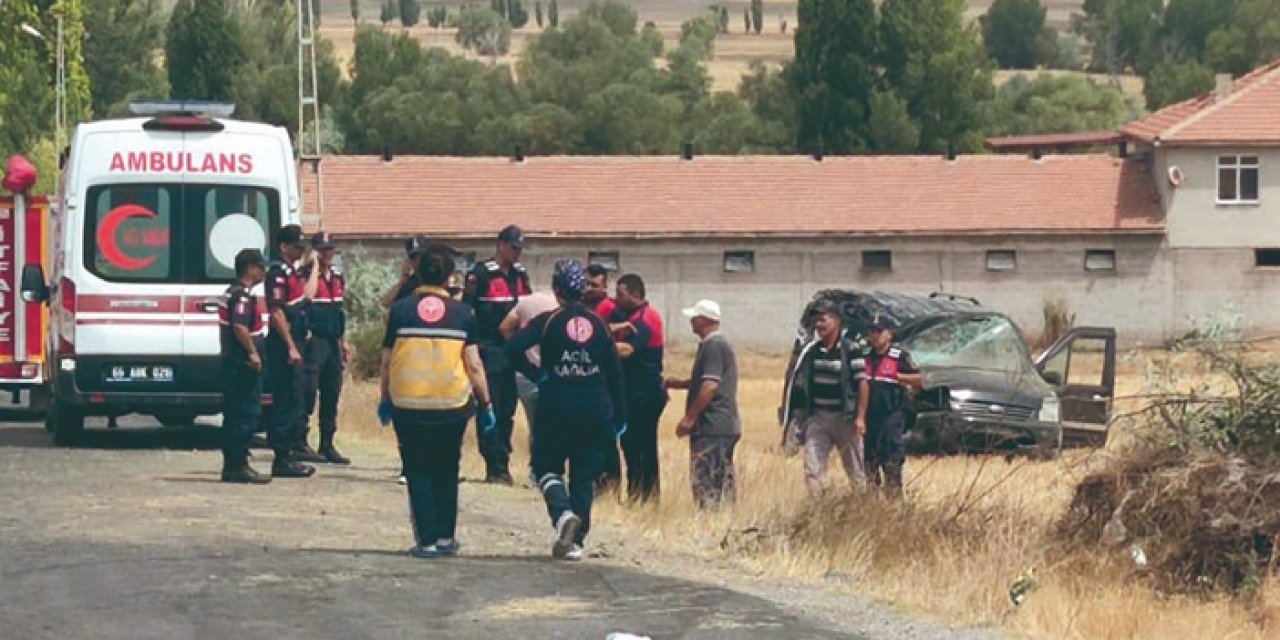 Yozgat’ta yol silindirine çarpan araç tarlaya savruldu: 1 ölü, 1 ağır yaralı
