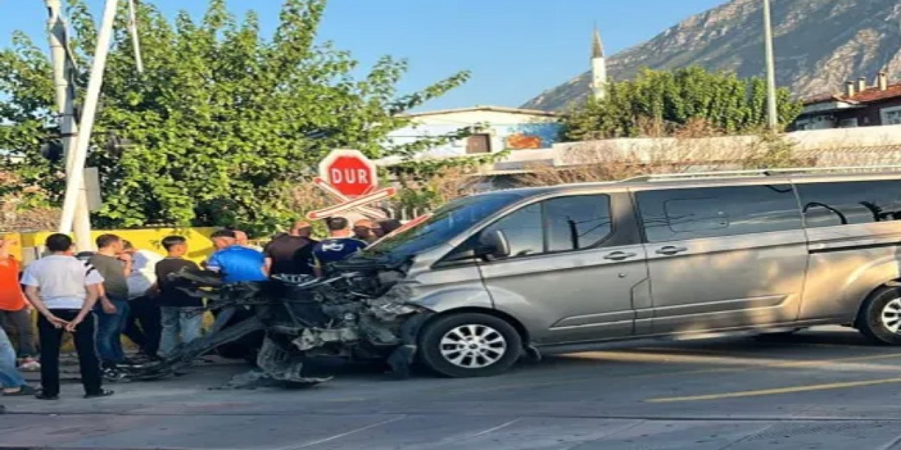 Manisa’da Tren Kazası: Ticari Araçla Çarpışmada Mucize Kurtuluş