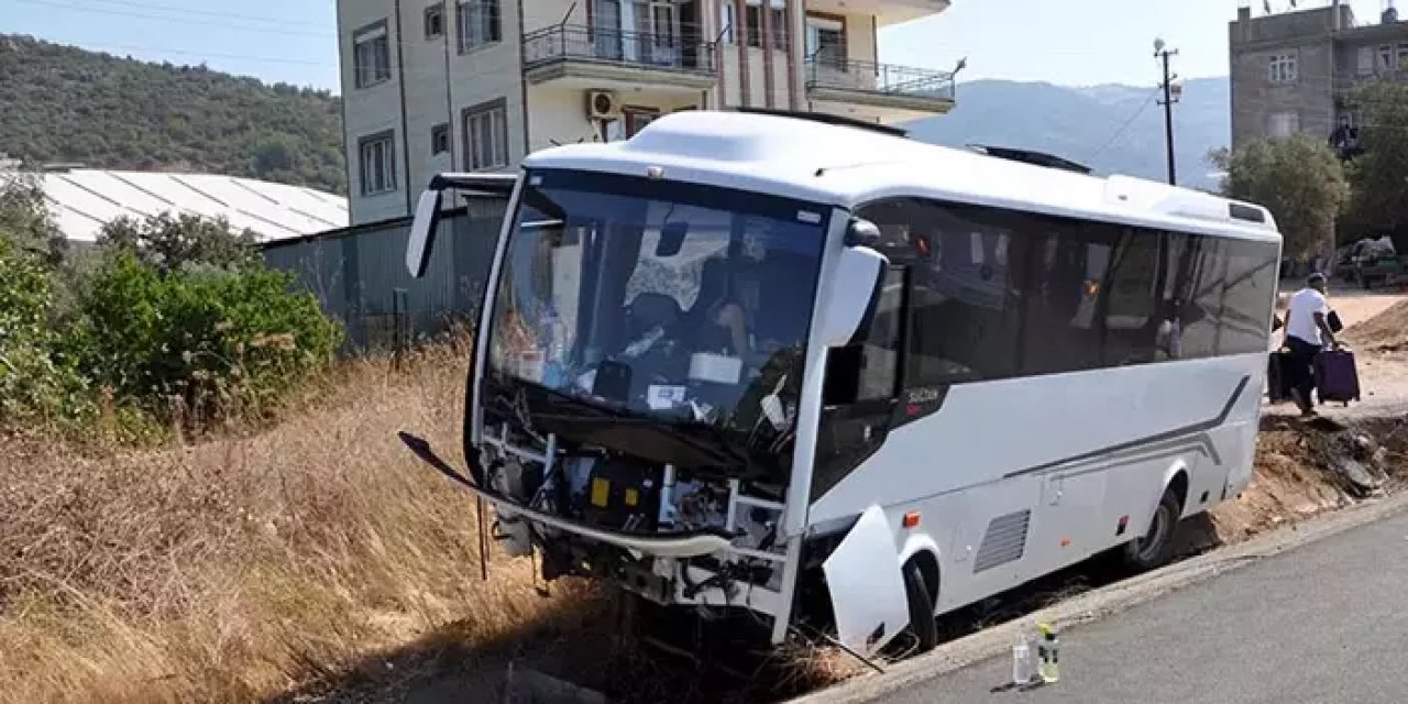 Antalya'da korkunç kaza: 9 kişi yaralandı
