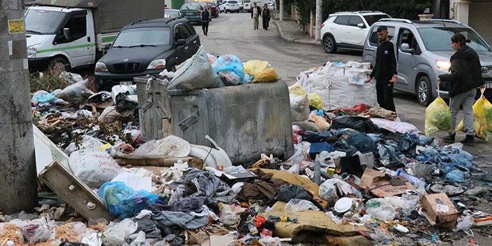 İzmir Buca’da çöp çilesi: Mahallede hayat durma noktasında